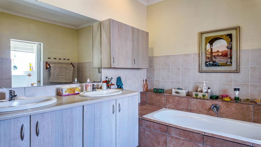 3 Bedroom Property for Sale in Stilbaai Wes Western Cape